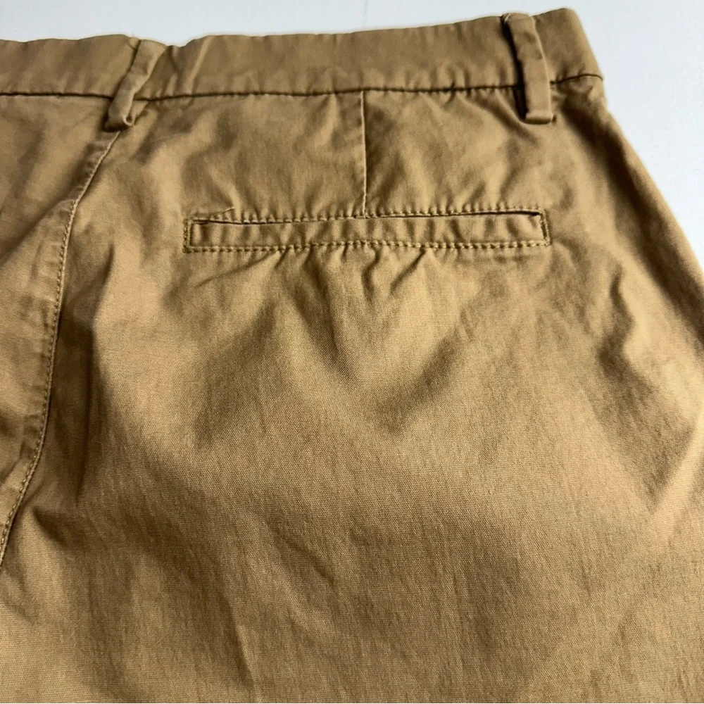 Old Navy Men's size 30 ultimate tech, slim fit shorts, built-in flex, dark khaki